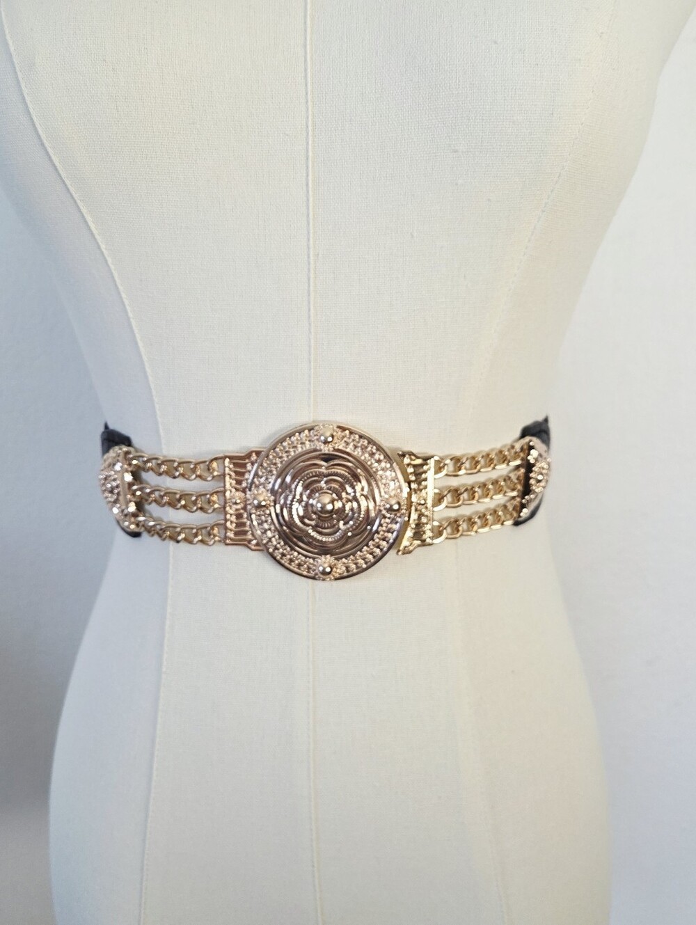 Stretchy black belt with gold buckle and chain decor - Picture 3 of 8